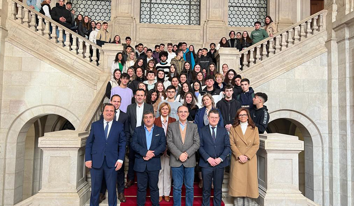Alunos da Escola Secundária de Cinfães visitam Assembleia da República