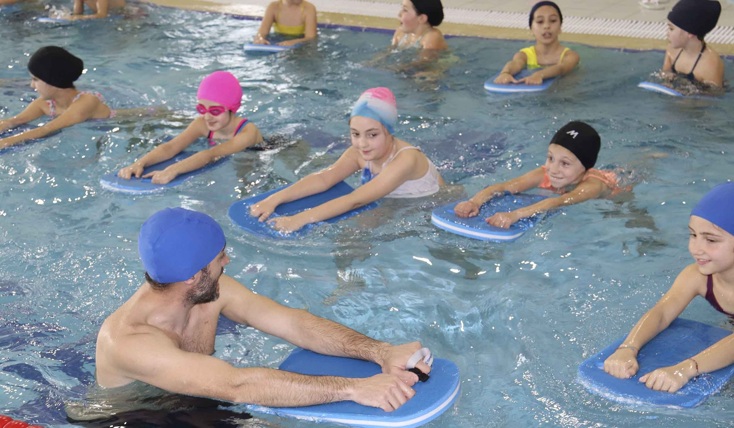 Câmara promove aulas de natação para os alunos dos 3º e 4º anos