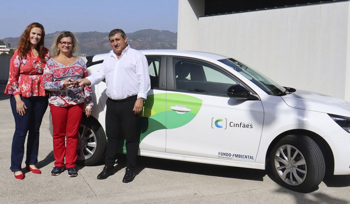 Câmara entrega viatura elétrica ao Centro de Saúde de Cinfães