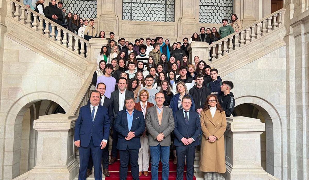 Alunos da Escola Secundária de Cinfães visitam Assembleia da República